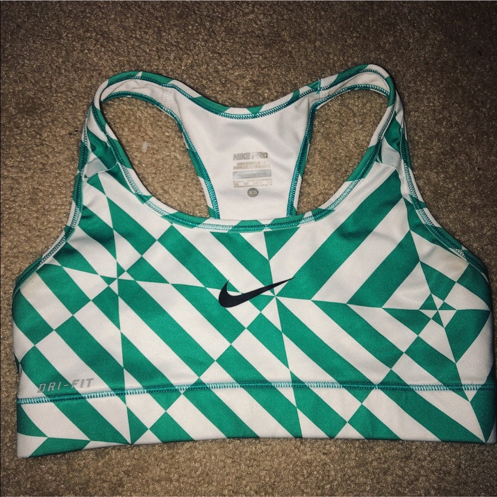 Nike pro sports bra